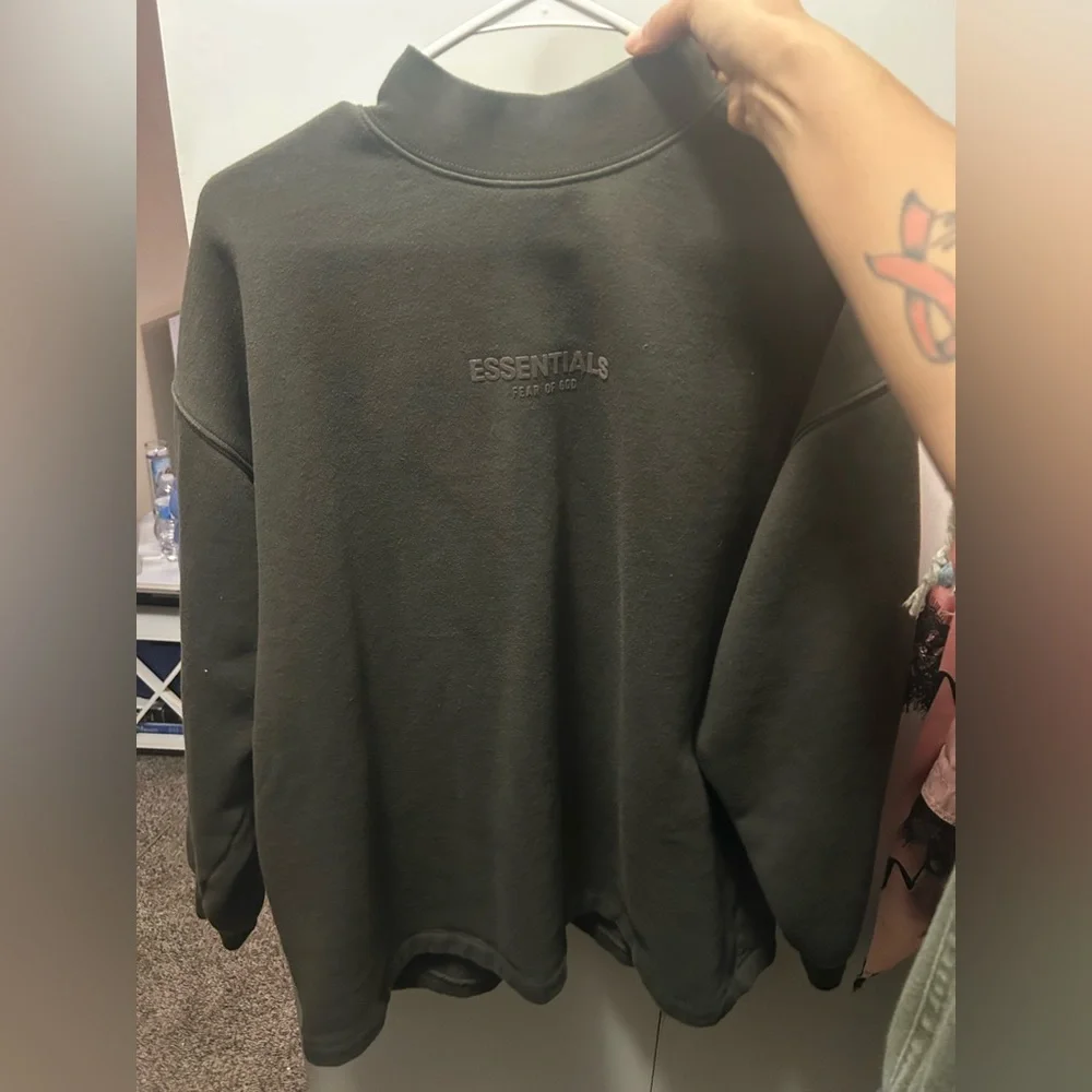 ESSENTIAL PULL OVER - Picture 1 of 3